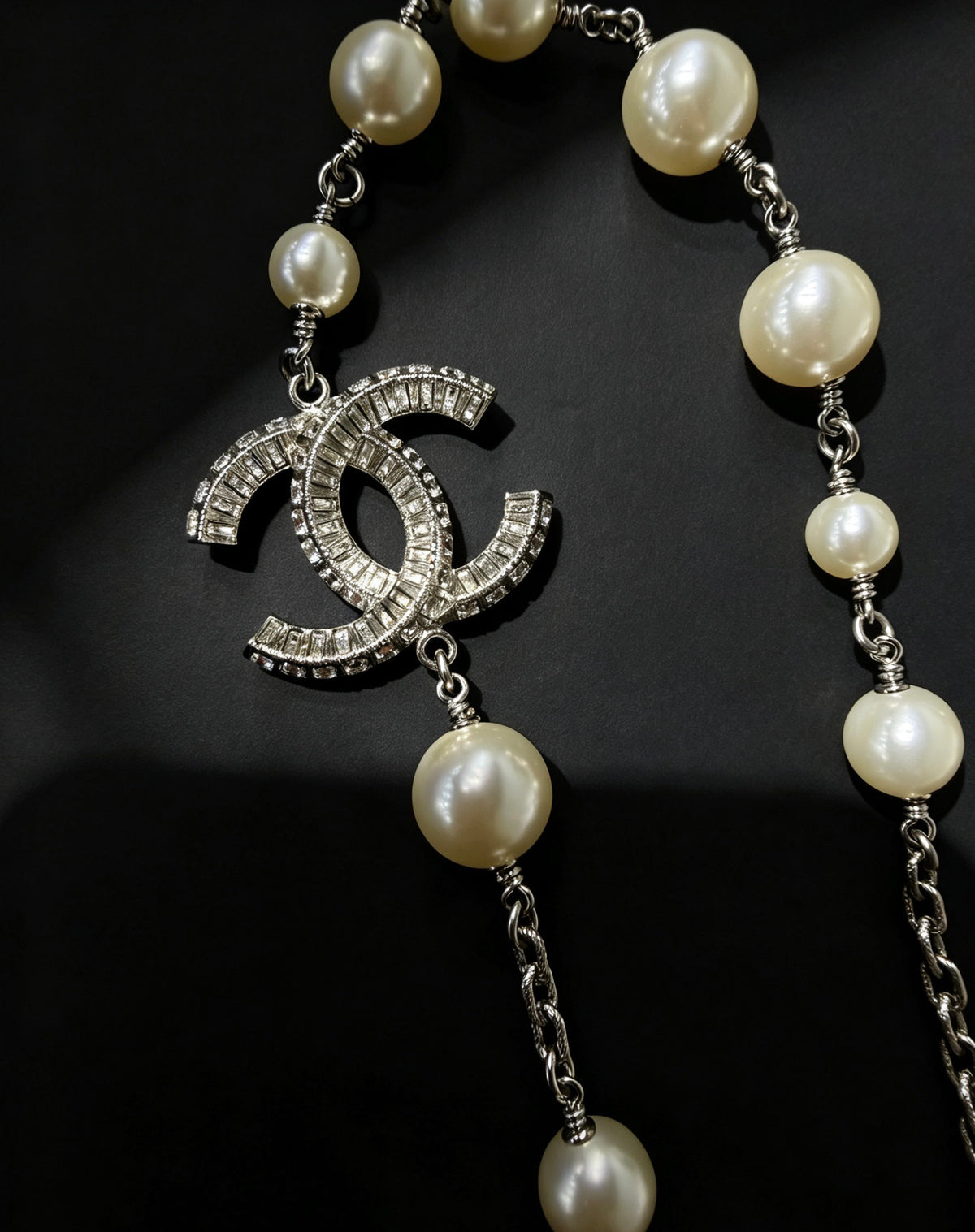 Chanel - Other - Silver-tone metal with imitation pearls and clear crystal embellishments - Multicolour