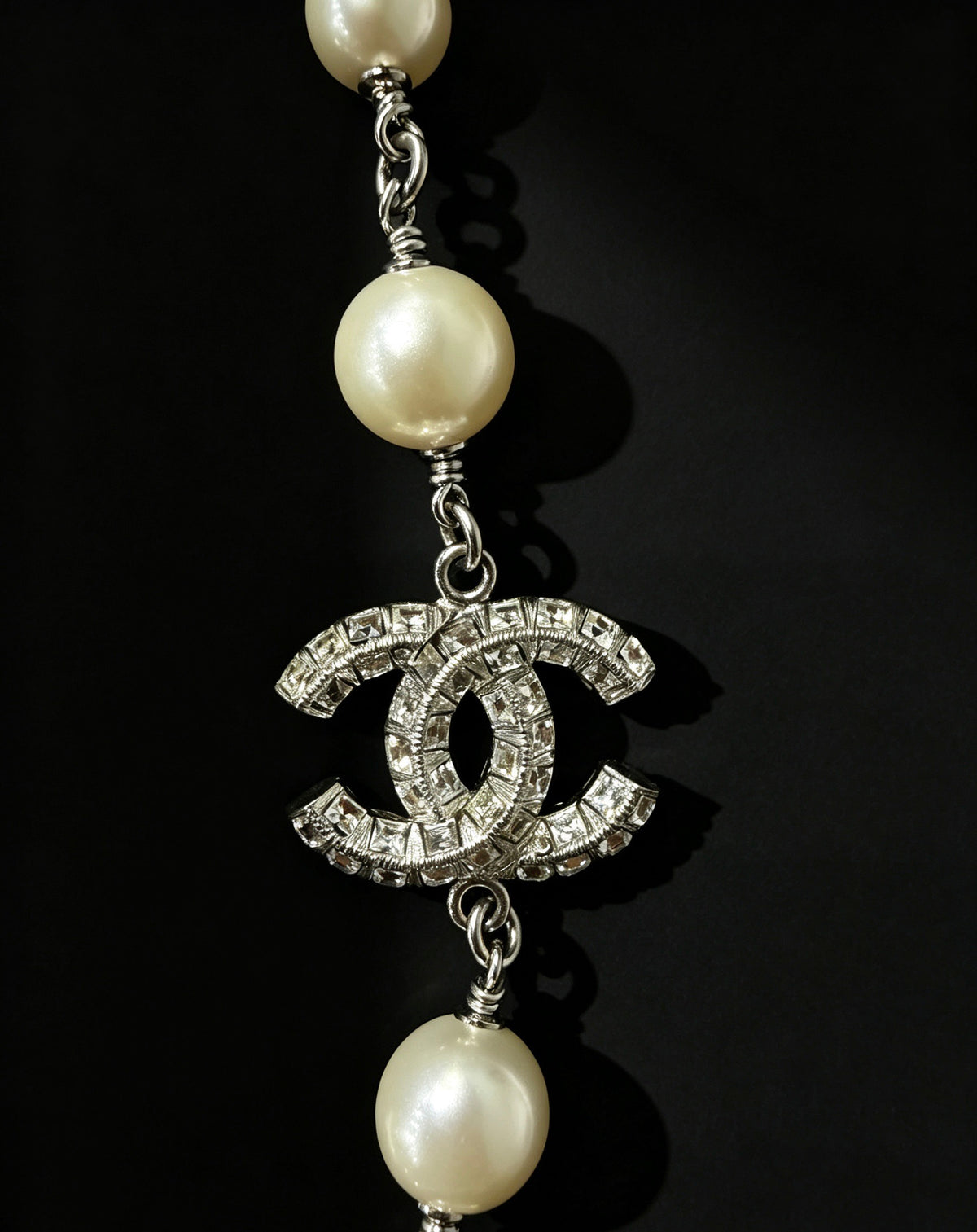 Chanel - Other - Silver-tone metal with imitation pearls and clear crystal embellishments - Multicolour