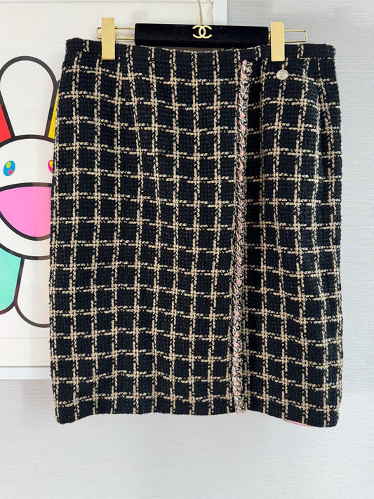 Chanel - Other - Tweed - Black - (42)