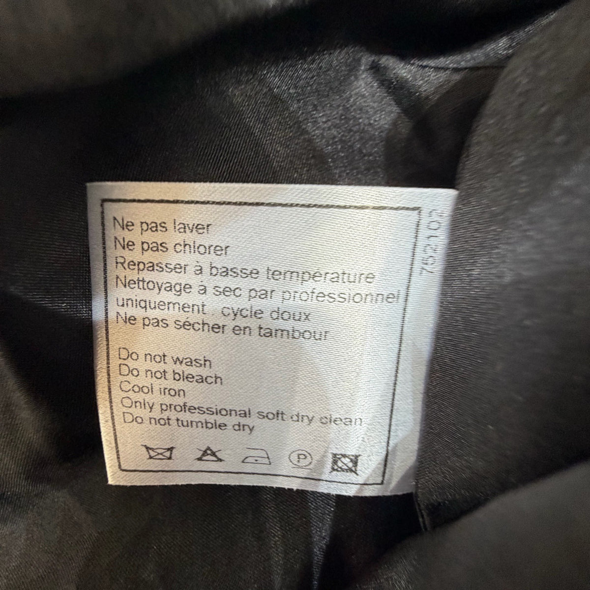 Chanel - Other - Velvet - Black - (38)
