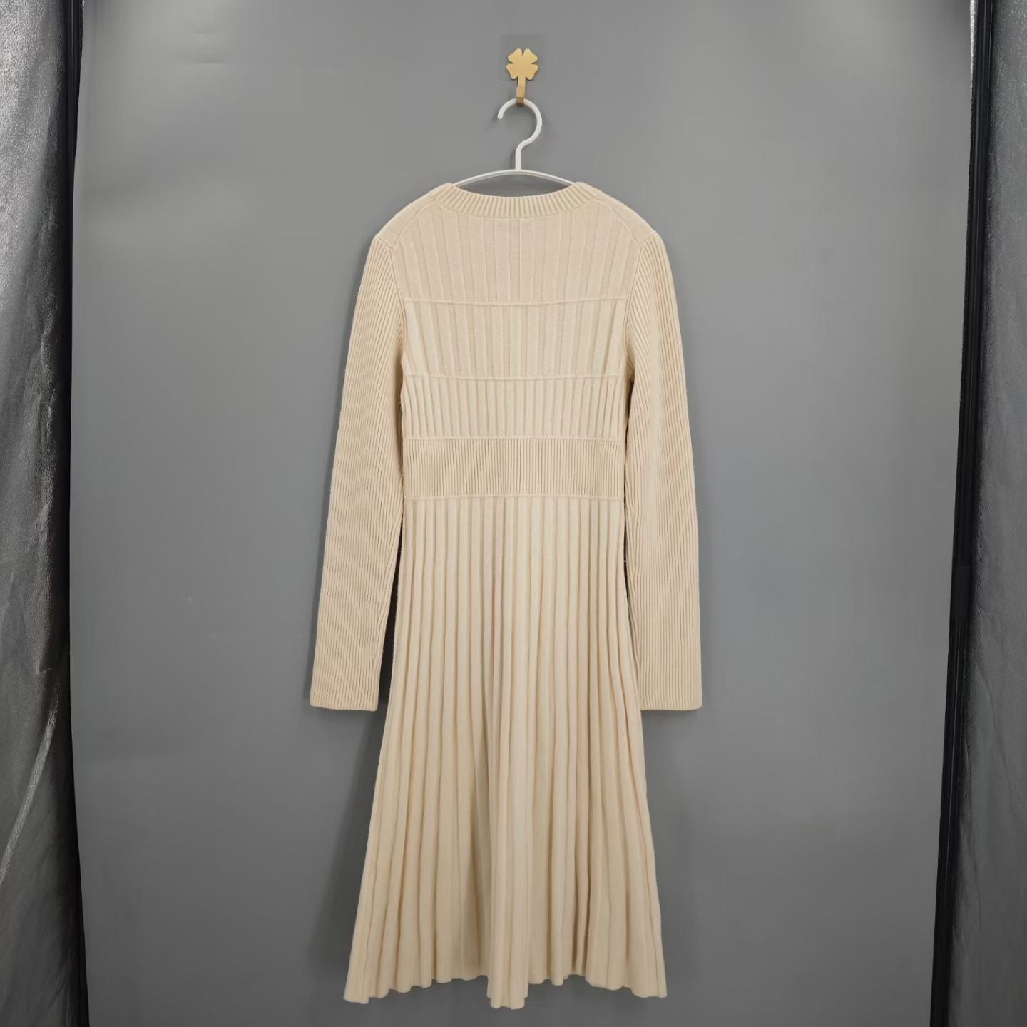 Chanel - Other - Wool - Beige - (36)