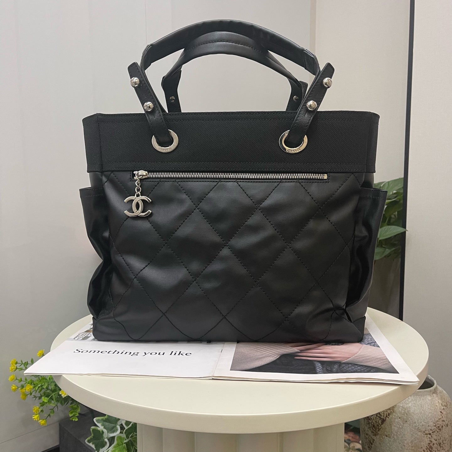 Chanel - Paris Biarritz Tote - Leather - Black - (medium)