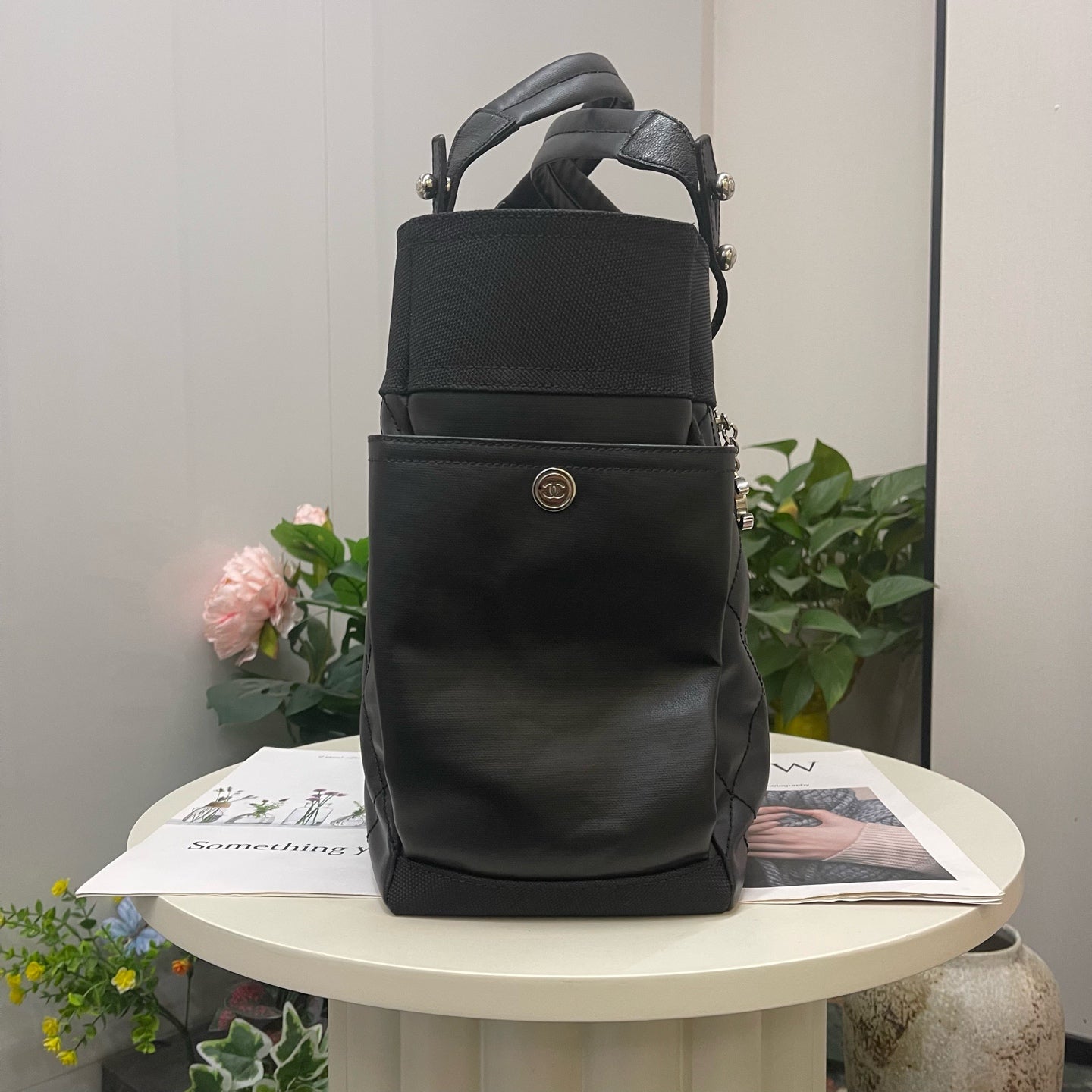 Chanel - Paris Biarritz Tote - Leather - Black - (medium)