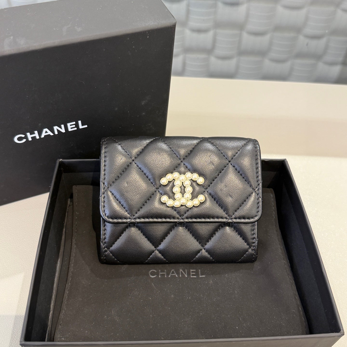 Chanel - Pearl CC Card Case - Lambskin leather - Black - (small)