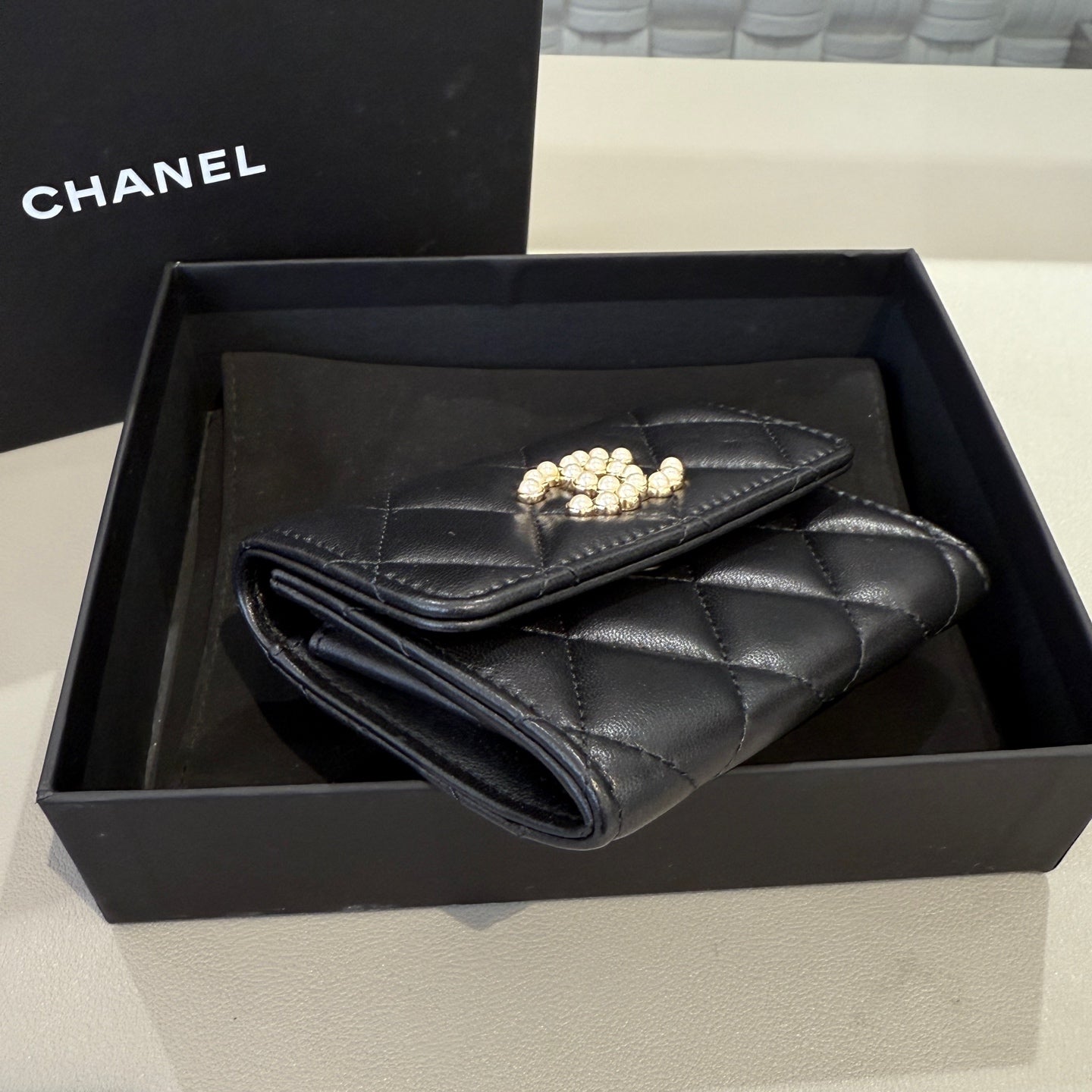 Chanel - Pearl CC Card Case - Lambskin leather - Black - (small)