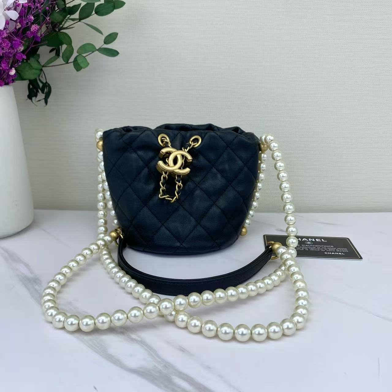 Chanel - Pearl Chain Bucket Bag - Calfskin leather - Black with Gold-Tone Hardware - (mini)