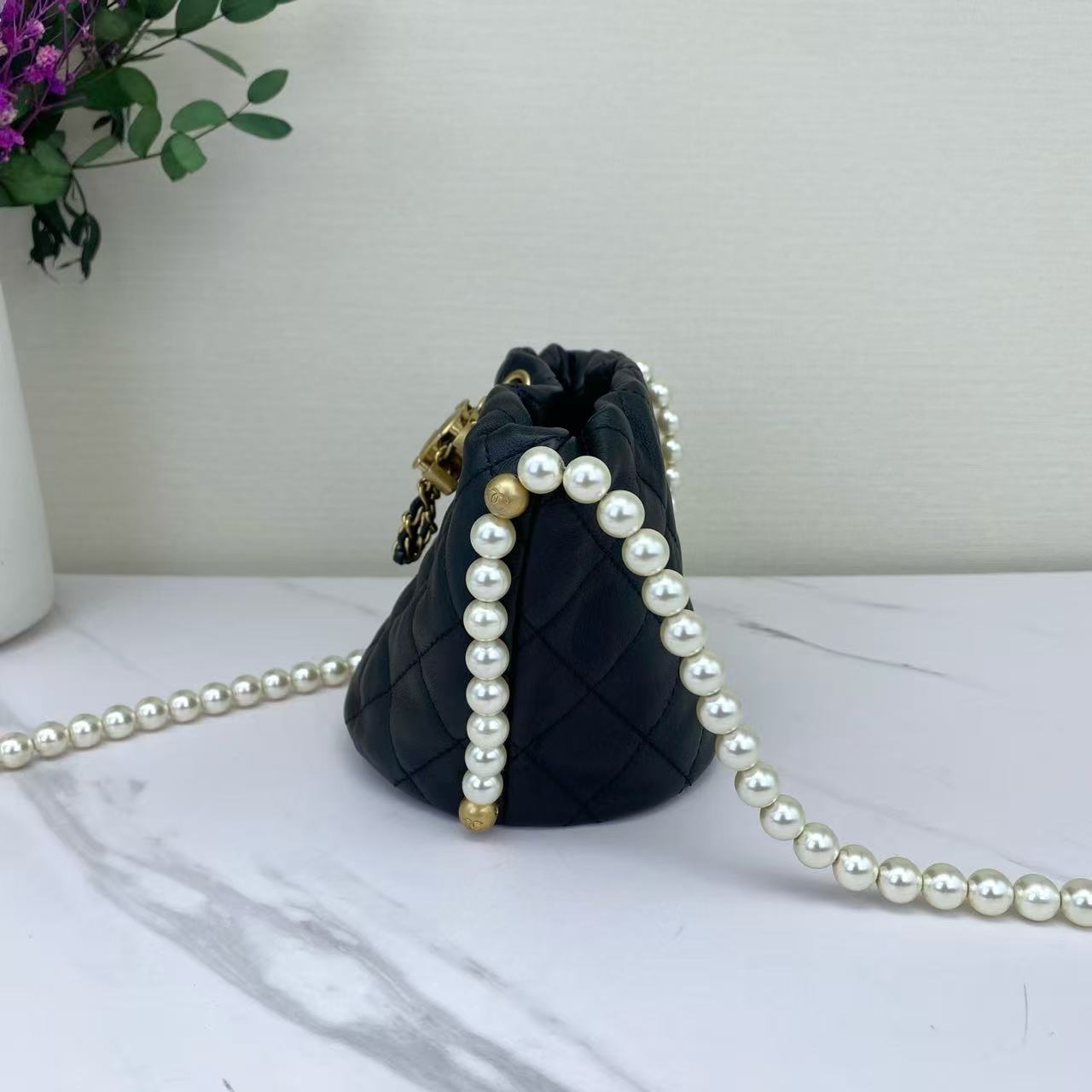 Chanel - Pearl Chain Bucket Bag - Calfskin leather - Black with Gold-Tone Hardware - (mini)