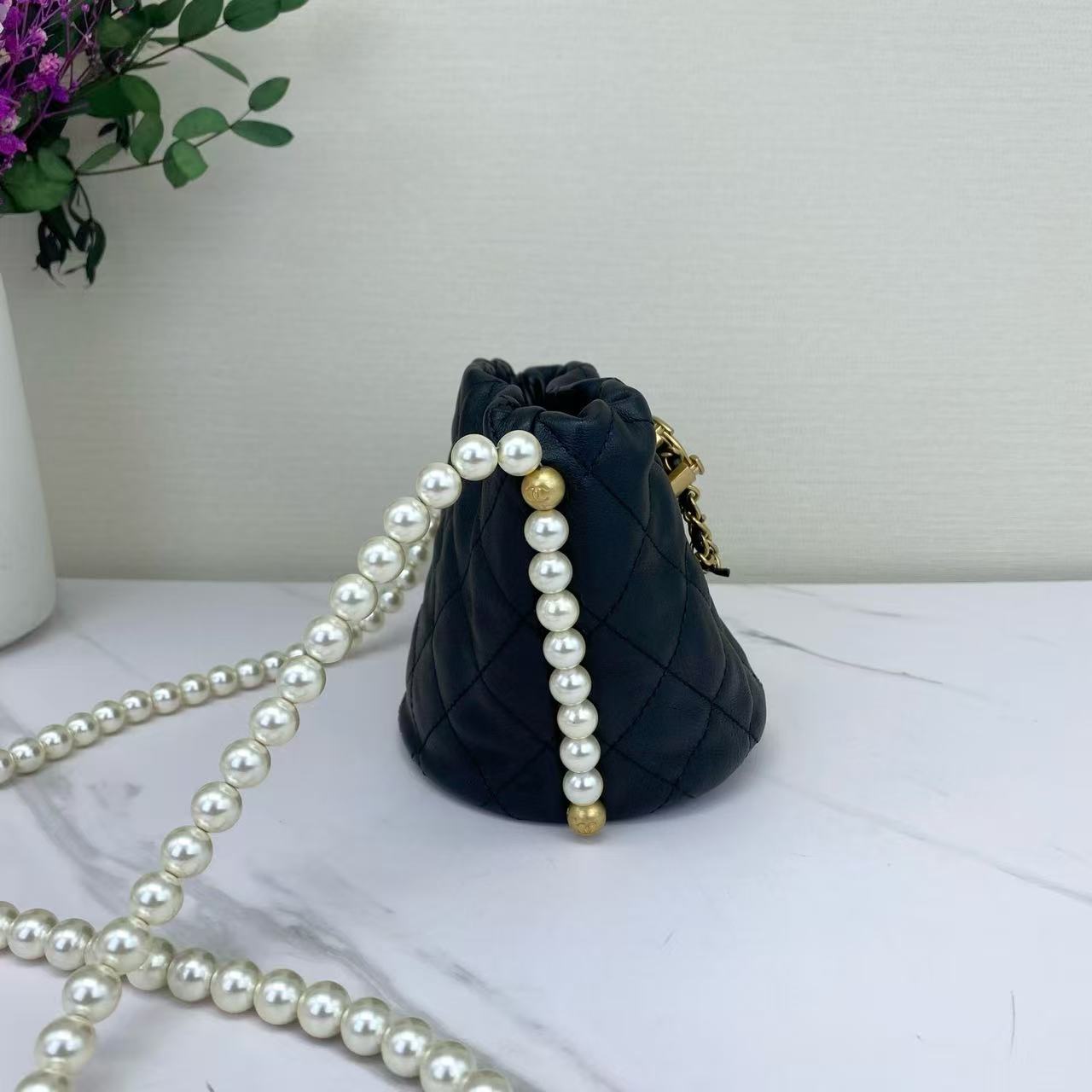 Chanel - Pearl Chain Bucket Bag - Calfskin leather - Black with Gold-Tone Hardware - (mini)