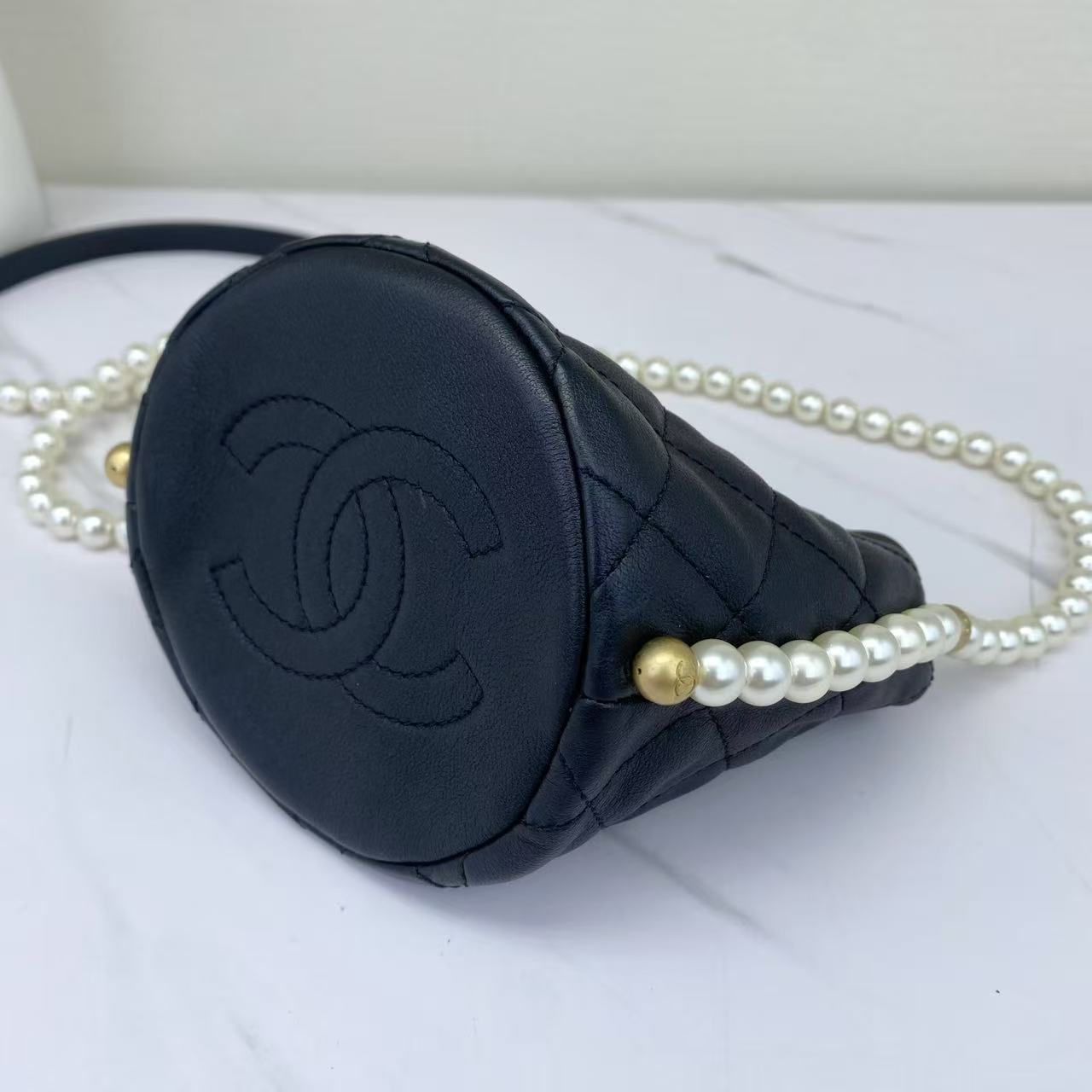 Chanel - Pearl Chain Bucket Bag - Calfskin leather - Black with Gold-Tone Hardware - (mini)