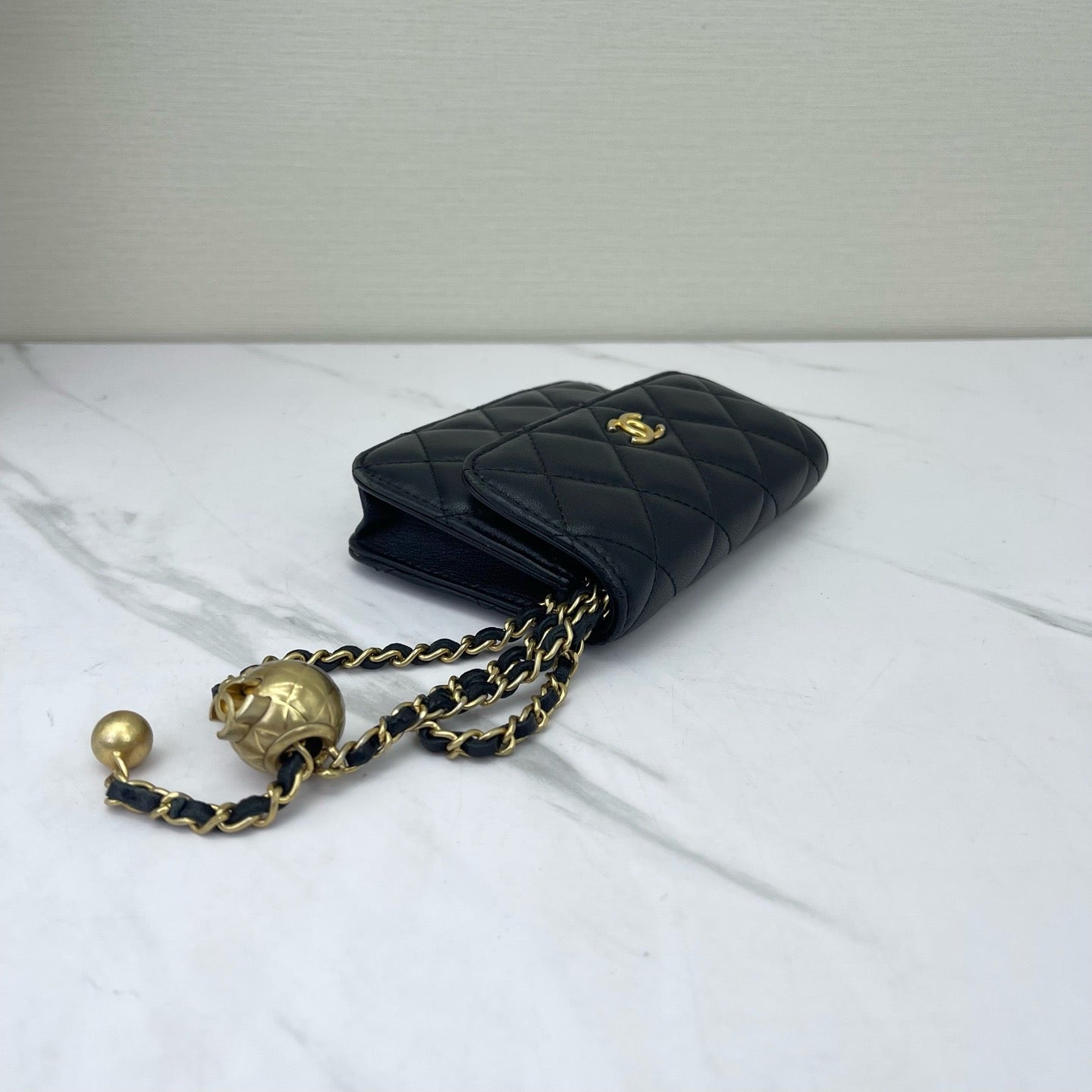Chanel - Pearl Crush WOC - Lambskin leather - Black with Gold-Tone Hardware - (mini)