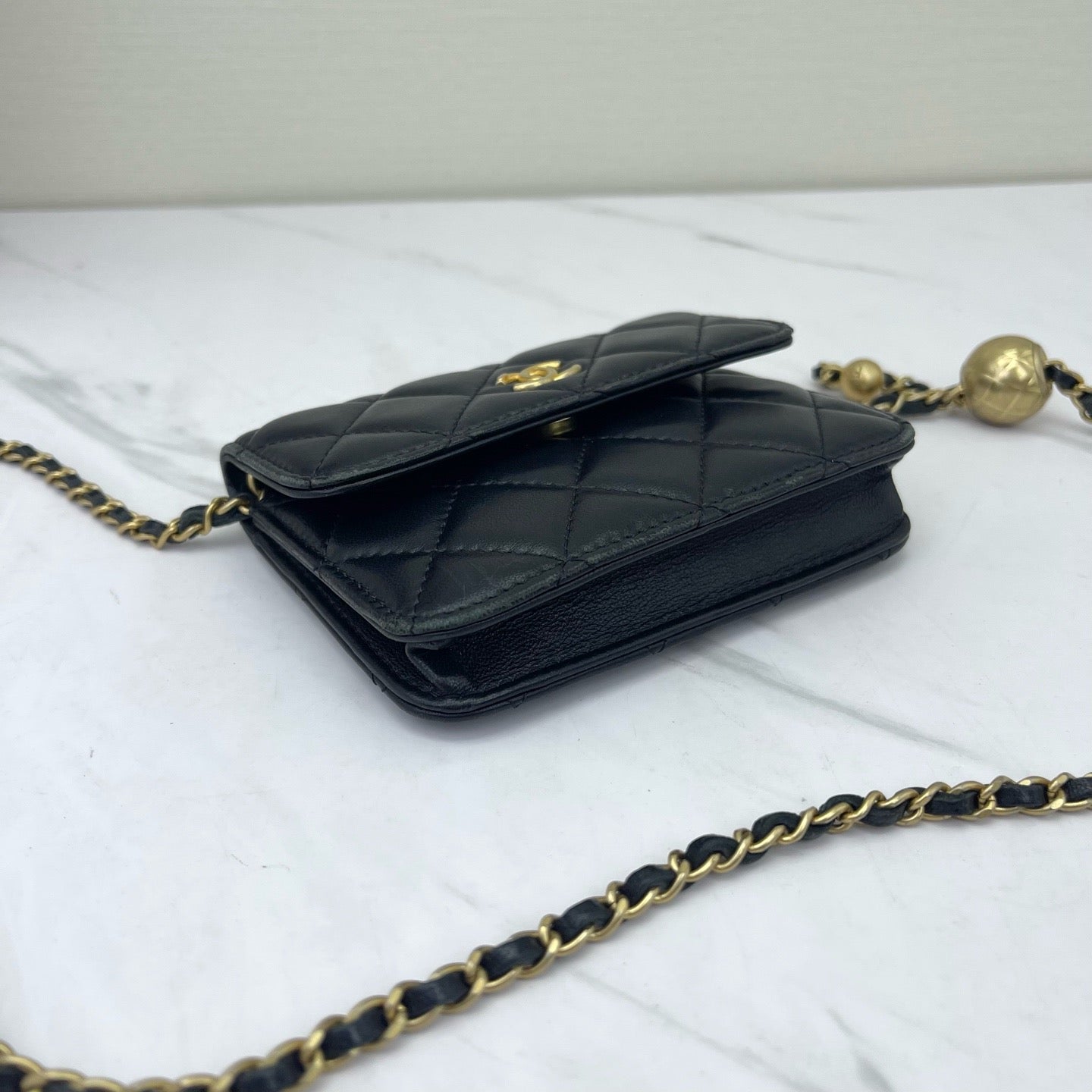Chanel - Pearl Crush WOC - Lambskin leather - Black with Gold-Tone Hardware - (mini)