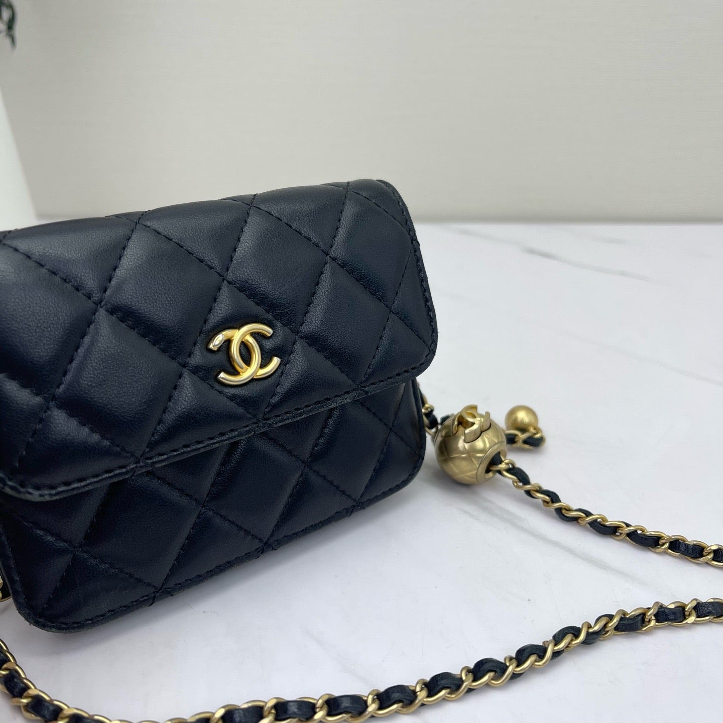 Chanel - Pearl Crush WOC - Lambskin leather - Black with Gold-Tone Hardware - (mini)