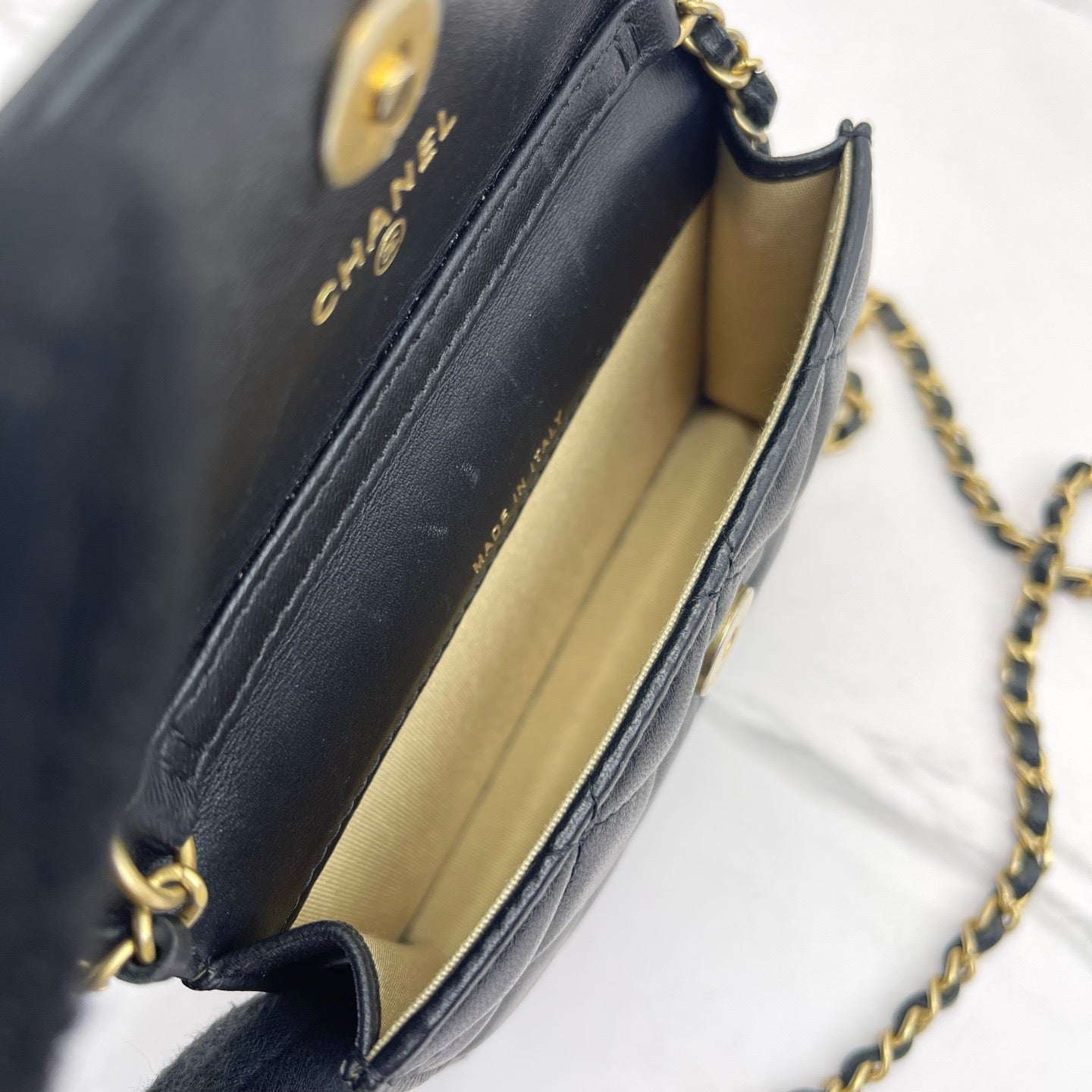 Chanel - Pearl Crush WOC - Lambskin leather - Black with Gold-Tone Hardware - (mini)