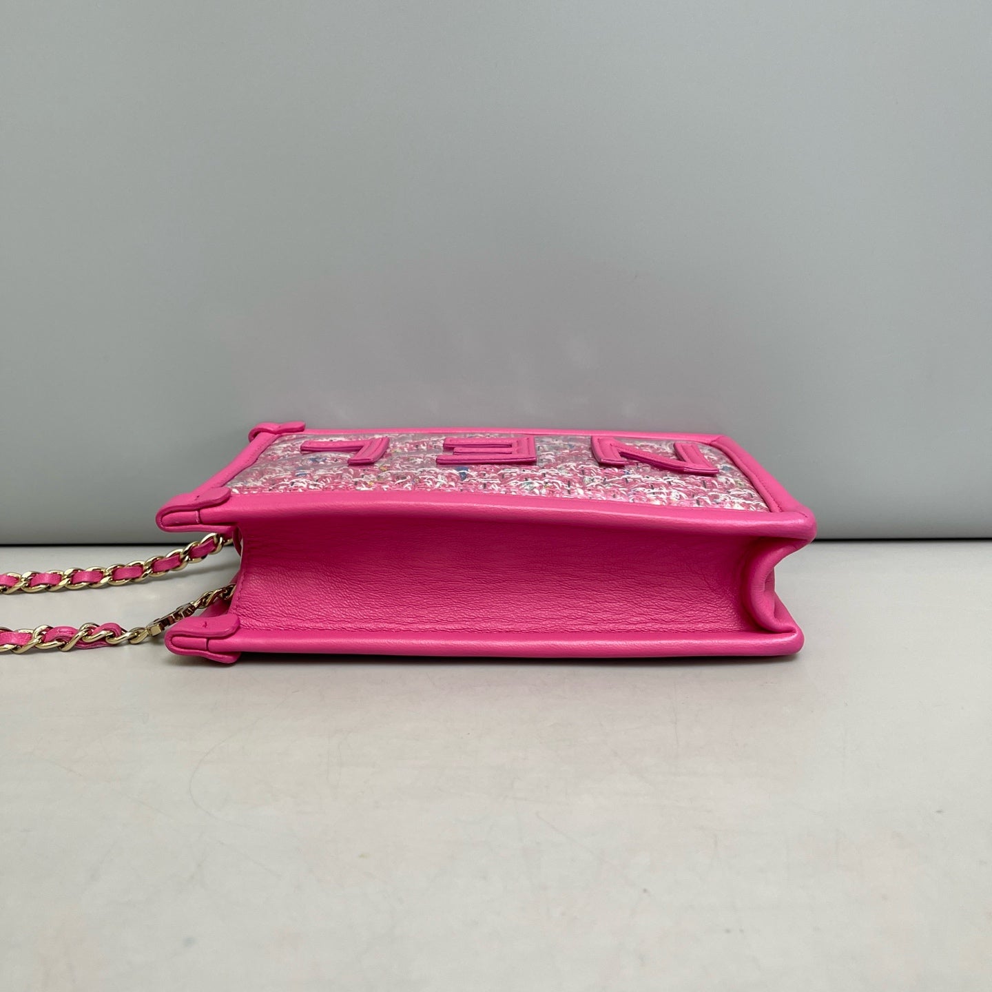 Chanel - Phone case with chain - Cloth - Pink - (mini)