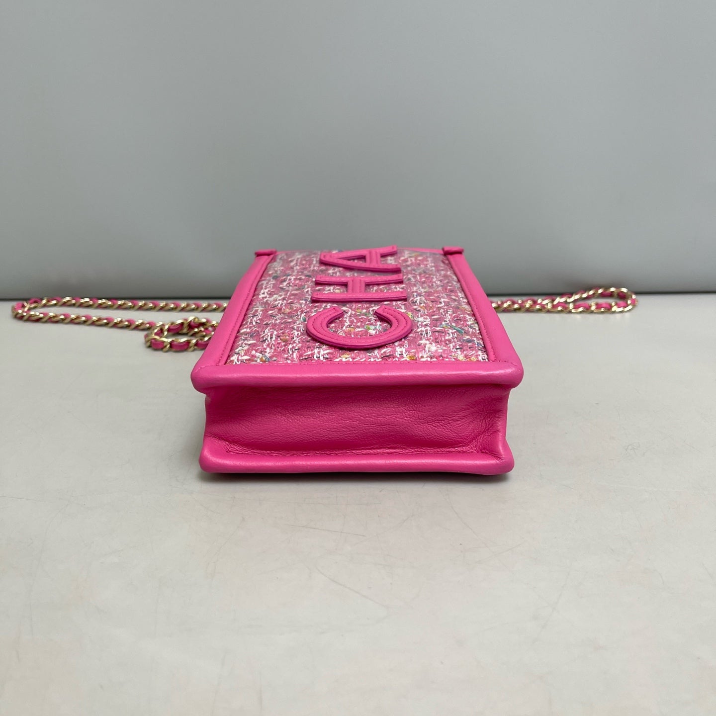 Chanel - Phone case with chain - Cloth - Pink - (mini)