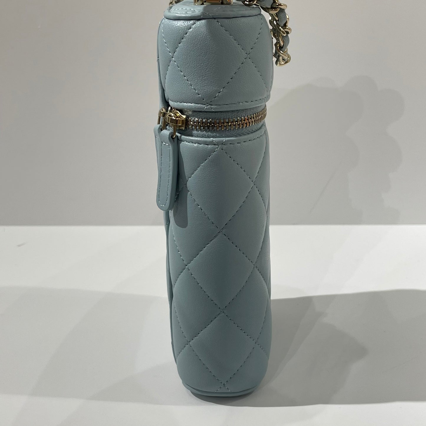 Chanel - Phone Holder with Top Handle - Lambskin leather - Mist Blue with Gold-Tone Hardware - (mini)