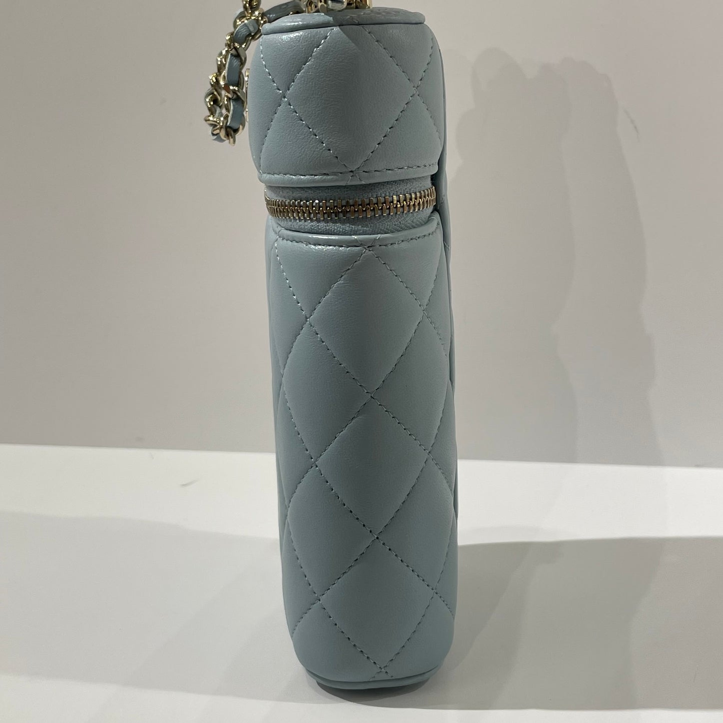 Chanel - Phone Holder with Top Handle - Lambskin leather - Mist Blue with Gold-Tone Hardware - (mini)