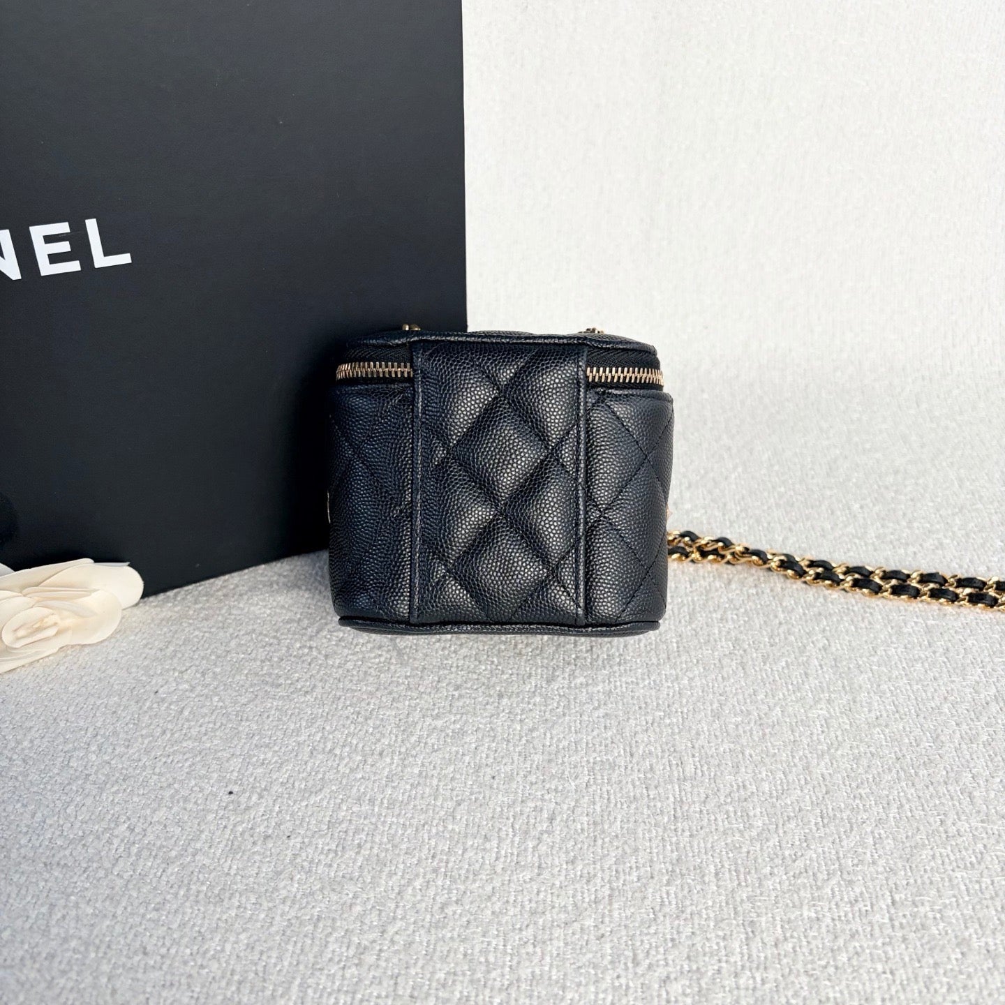 Chanel - Poker Card Series Mini Vanity Case - Caviar leather - Black with Gold-Tone Hardware - (mini)