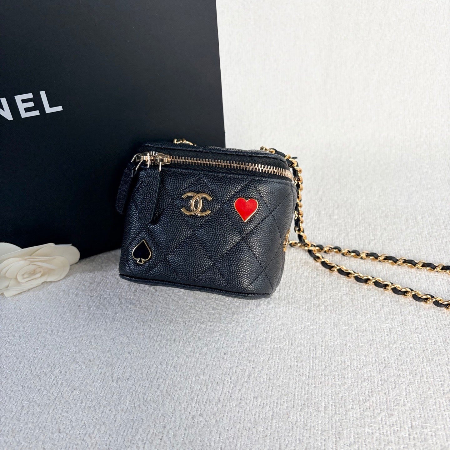 Chanel - Poker Card Series Mini Vanity Case - Caviar leather - Black with Gold-Tone Hardware - (mini)