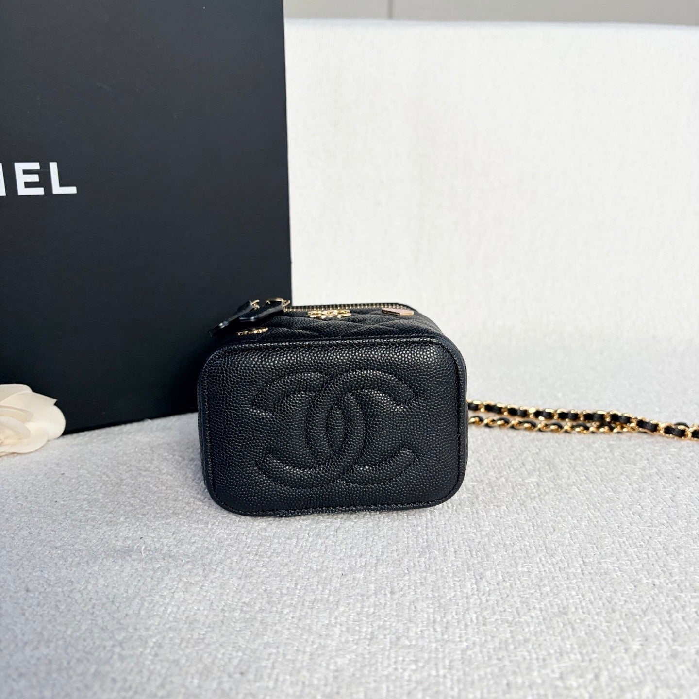 Chanel - Poker Card Series Mini Vanity Case - Caviar leather - Black with Gold-Tone Hardware - (mini)