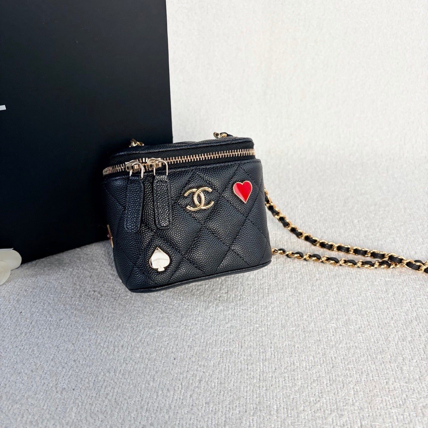 Chanel - Poker Card Series Mini Vanity Case - Caviar leather - Black with Gold-Tone Hardware - (mini)