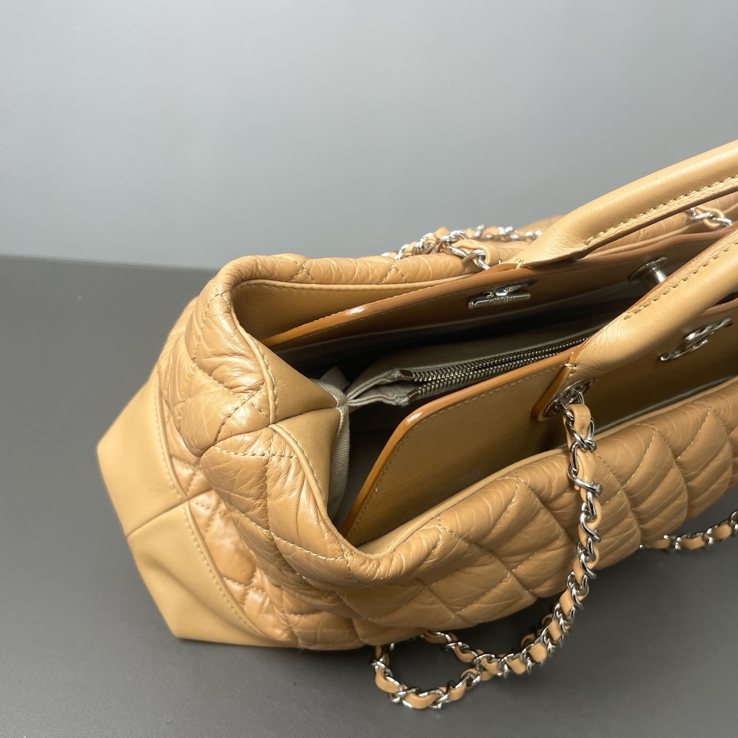 Chanel - Portobello - Leather - Camel - (medium)