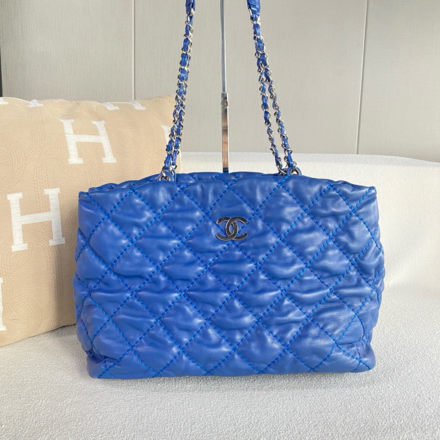 Chanel - Puff tote - Leather - Blue - (36)