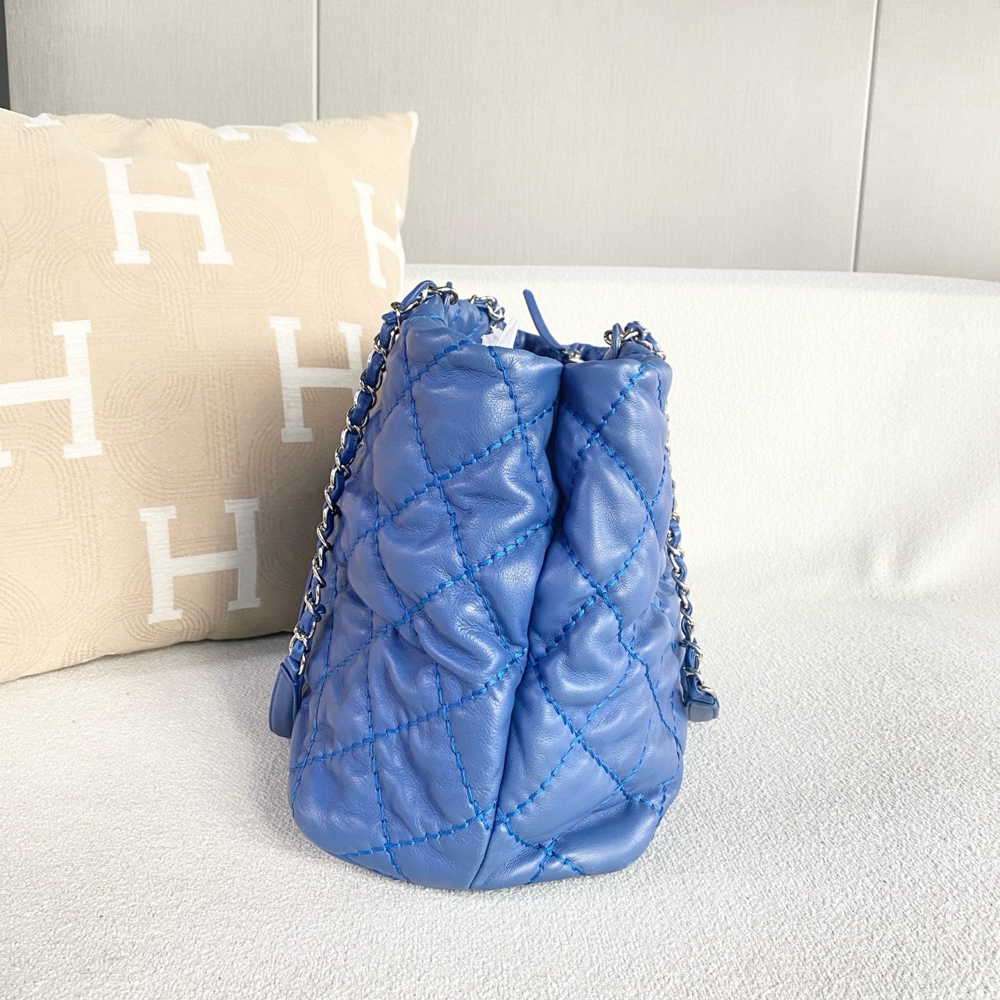 Chanel - Puff tote - Leather - Blue - (36)