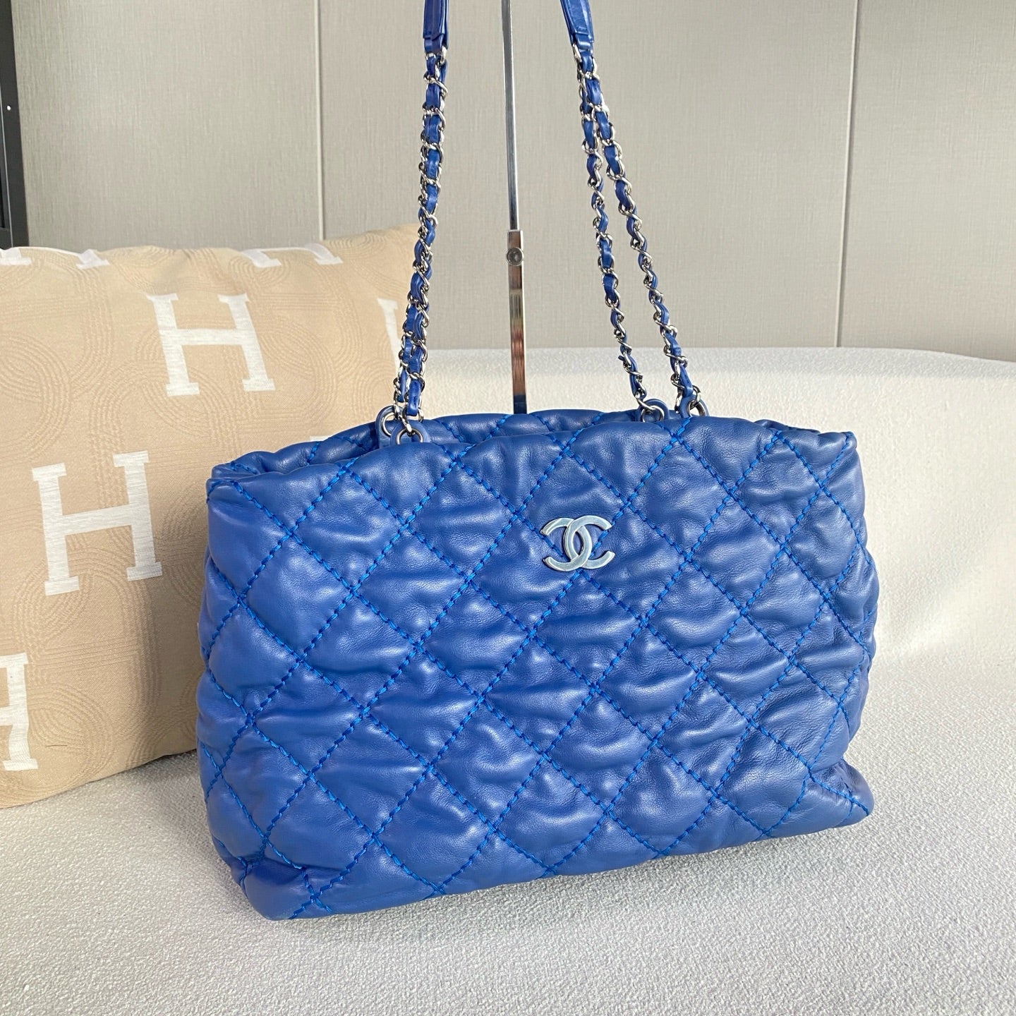 Chanel - Puff tote - Leather - Blue - (36)
