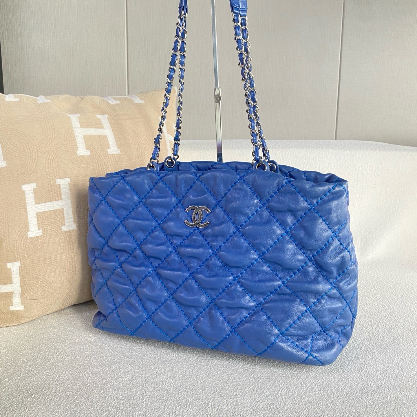 Chanel - Puff tote - Leather - Blue - (36)