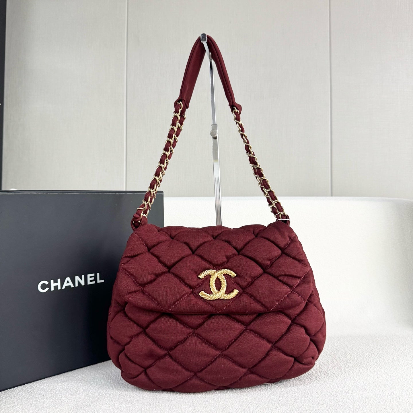 Chanel - Puffy Cloud Bag - Cloth - Red - (Medium)