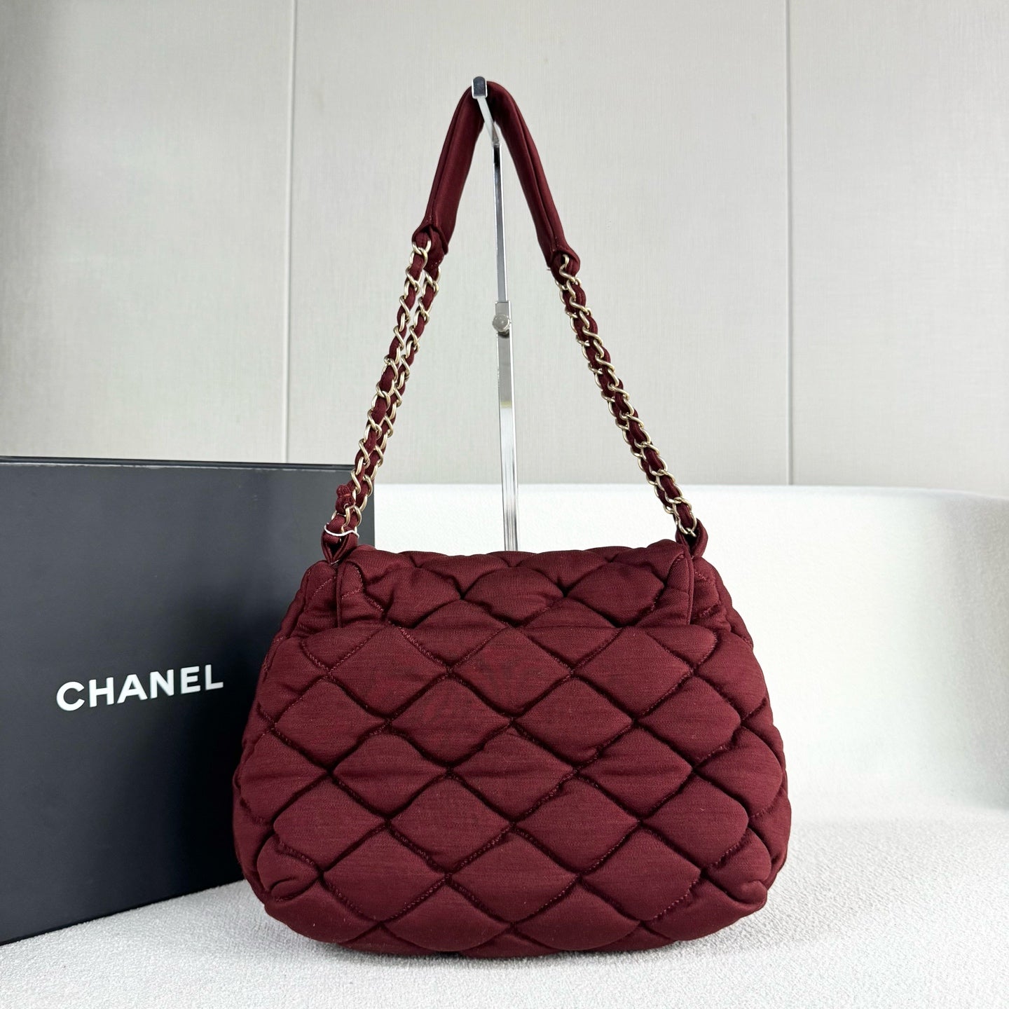 Chanel - Puffy Cloud Bag - Cloth - Red - (Medium)