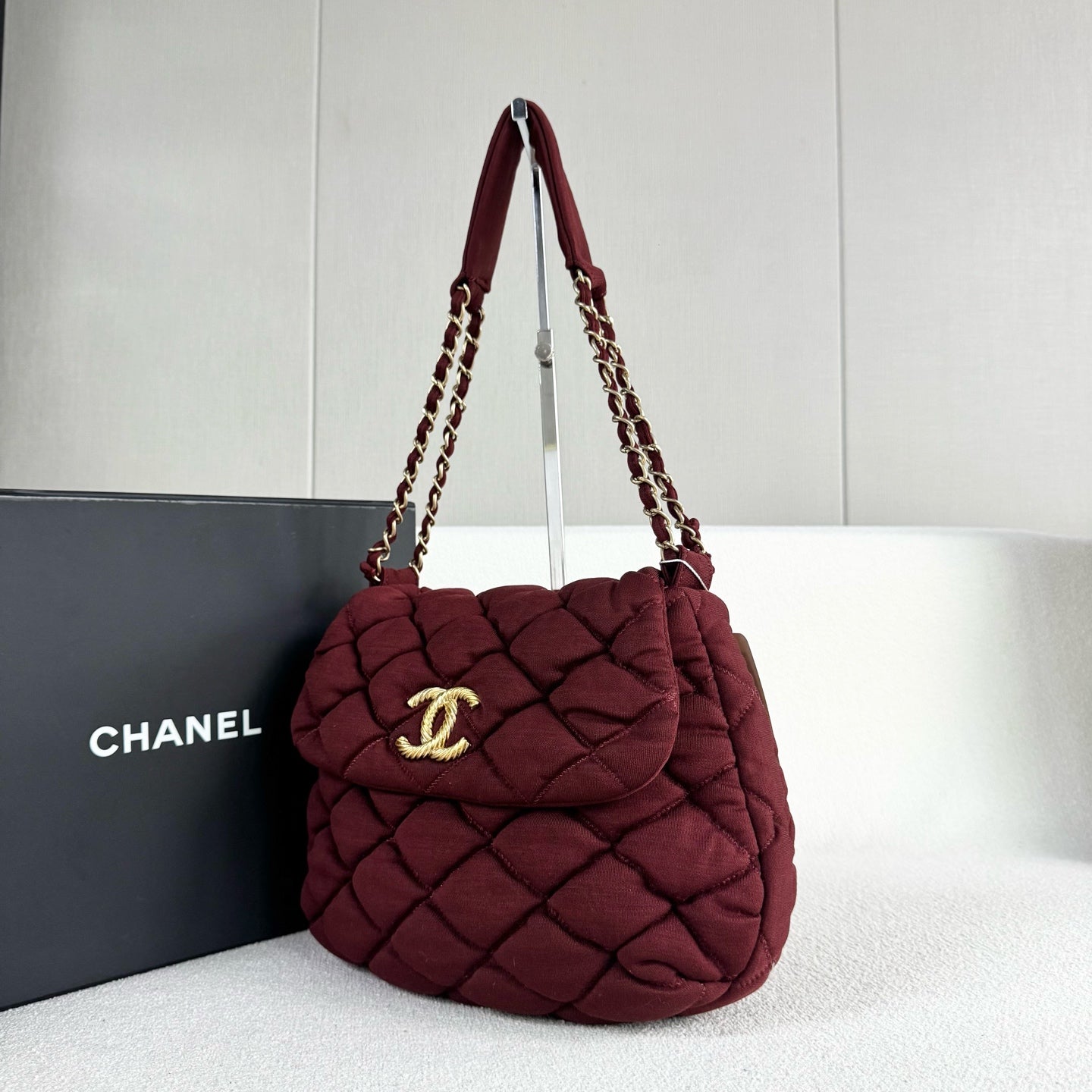 Chanel - Puffy Cloud Bag - Cloth - Red - (Medium)