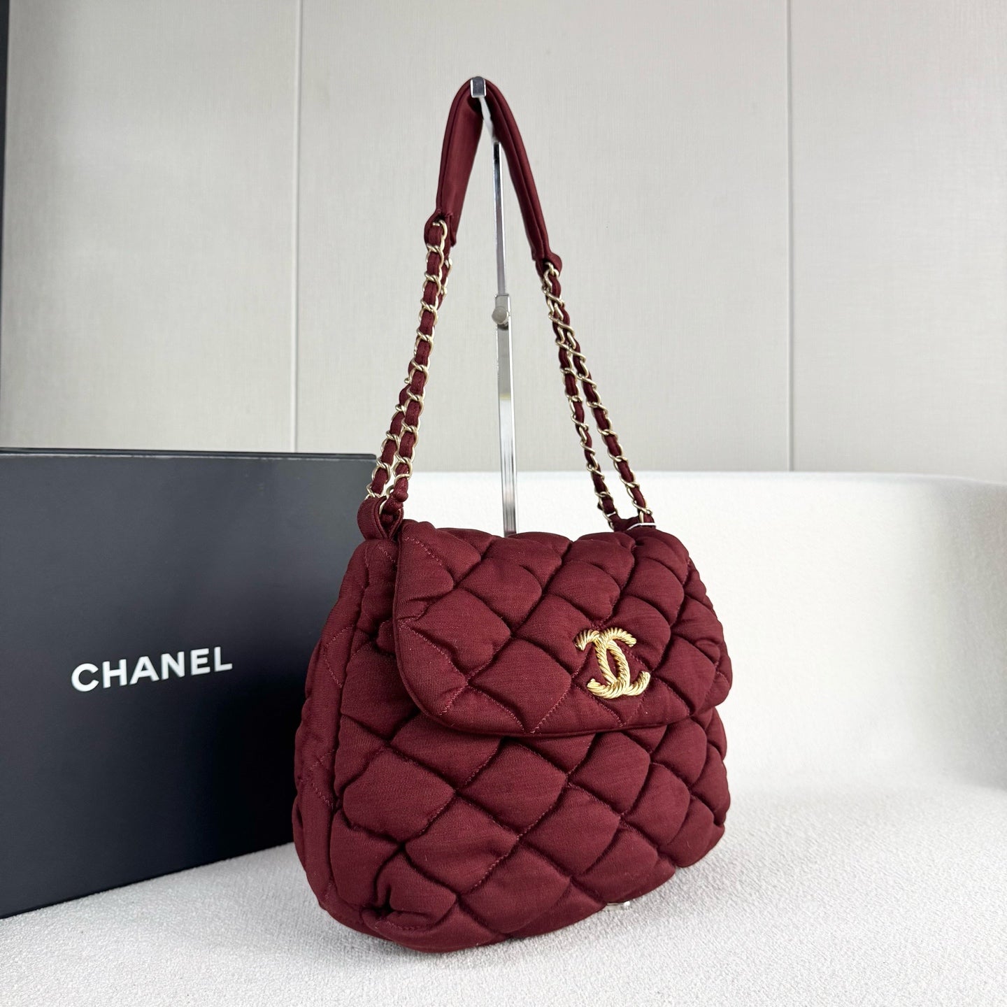 Chanel - Puffy Cloud Bag - Cloth - Red - (Medium)
