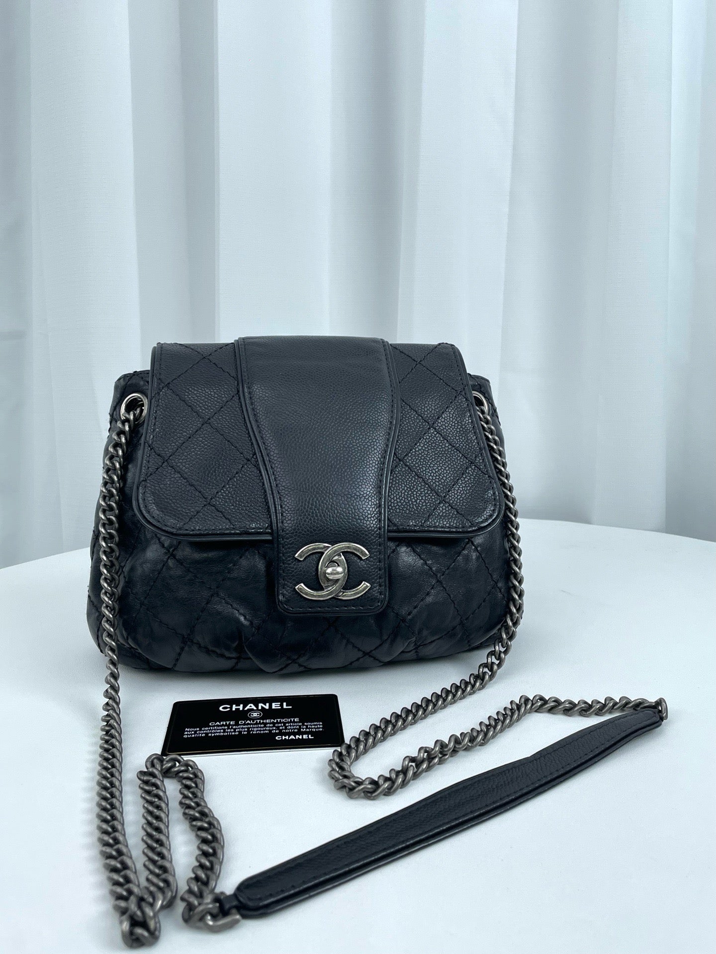 Chanel - Pumpkin Flap Bag - Leather - Black - (medium)