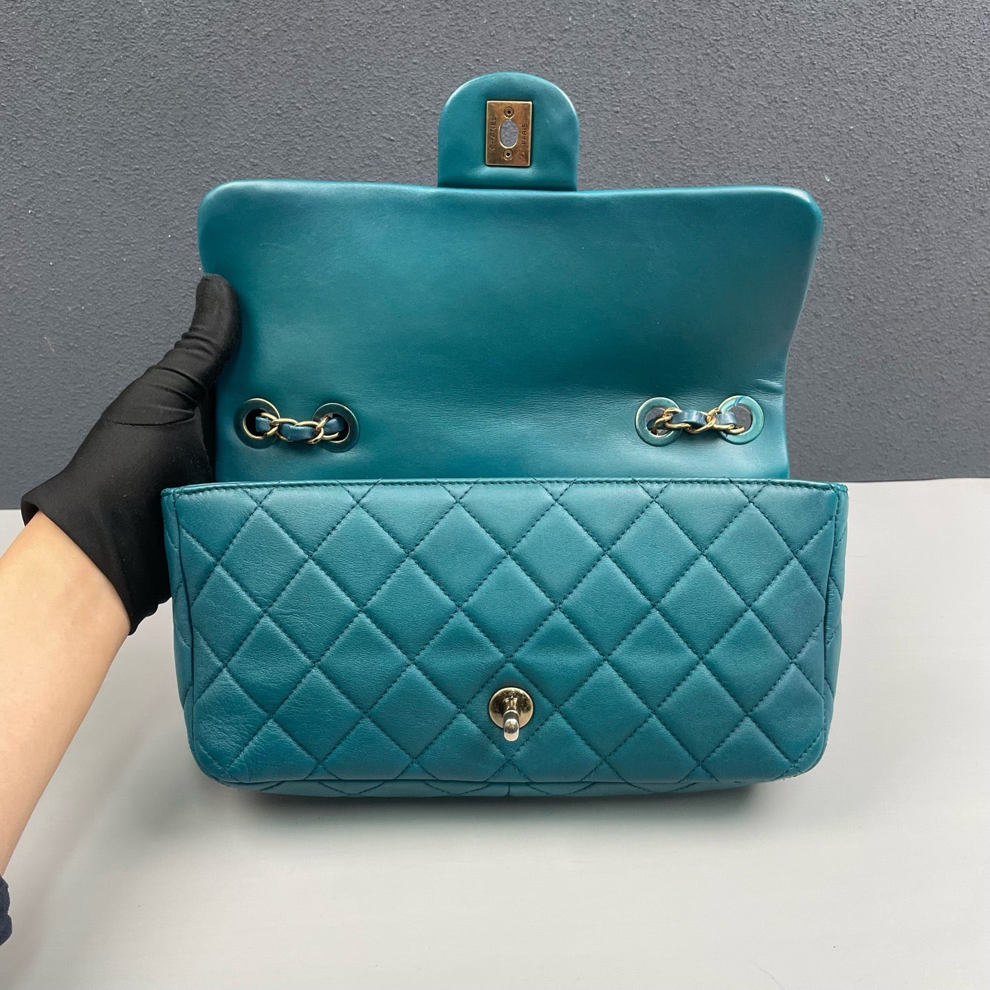 Chanel - Quilted Baguette Flap Bag - Lambskin leather - Teal with Gold-Tone Hardware - (Small)