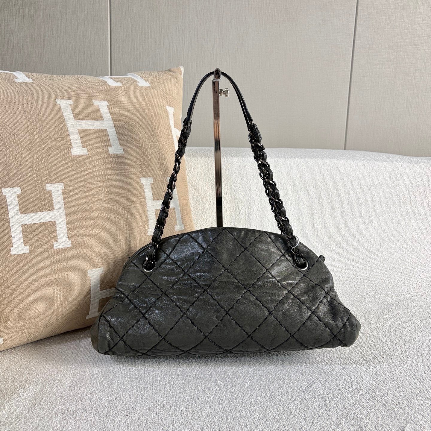 Chanel - Quilted Bowling Bag - Calfskin leather - Grey - (medium)