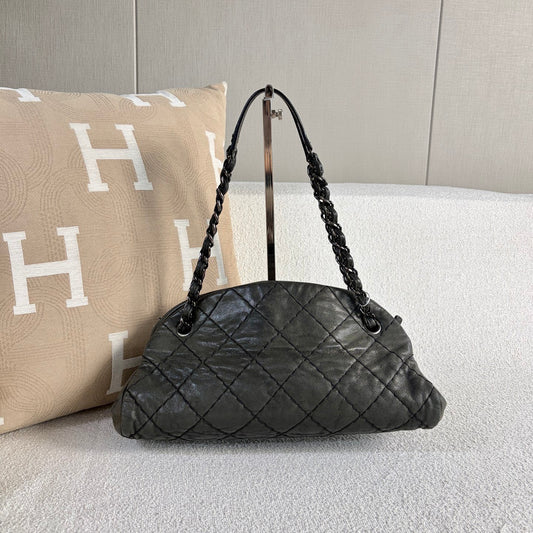 Chanel - Quilted Bowling Bag - Calfskin leather - Grey - (medium)