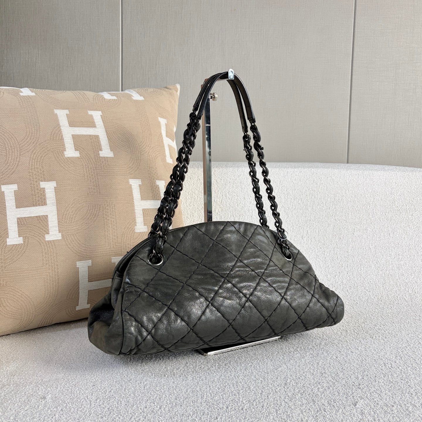 Chanel - Quilted Bowling Bag - Calfskin leather - Grey - (medium)