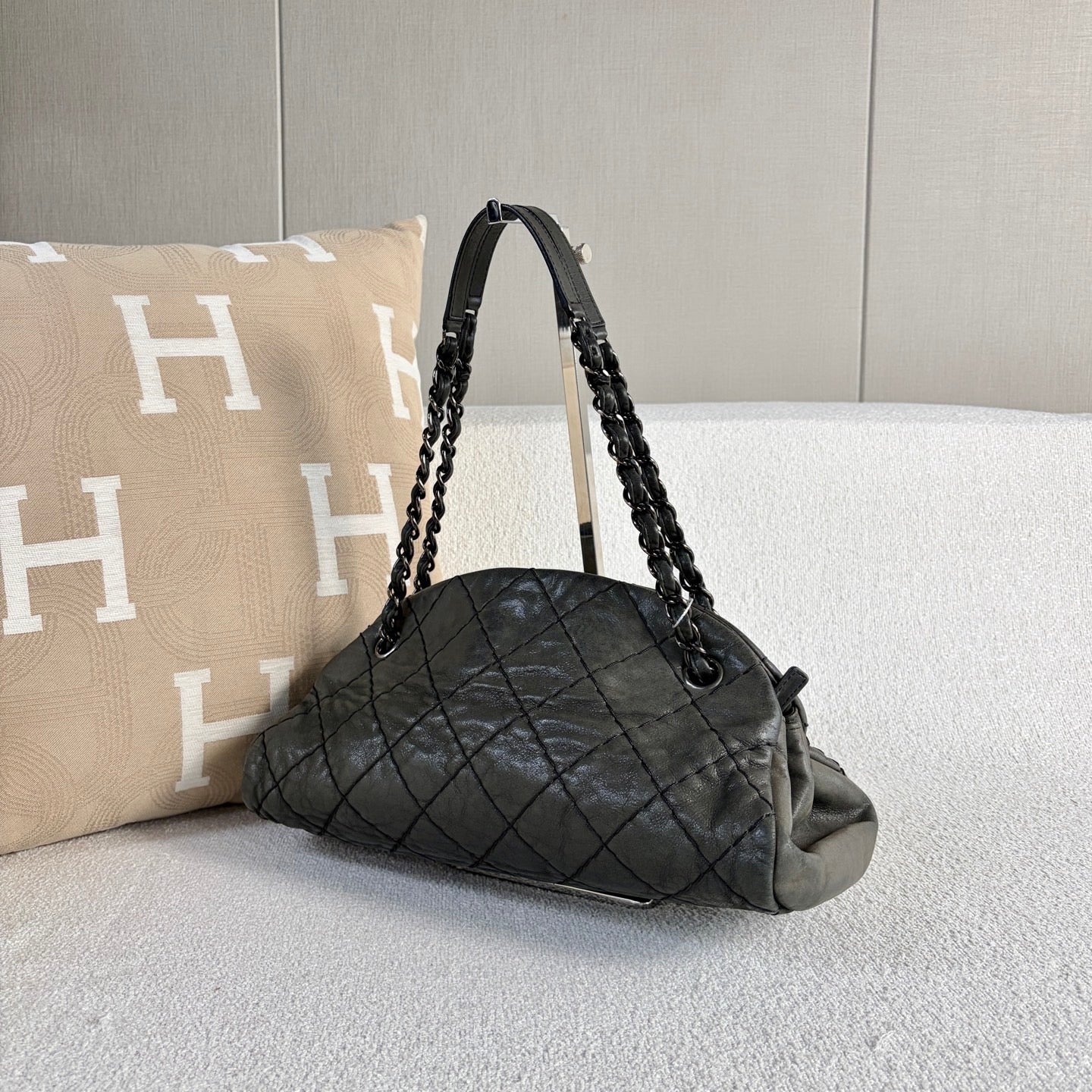 Chanel - Quilted Bowling Bag - Calfskin leather - Grey - (medium)