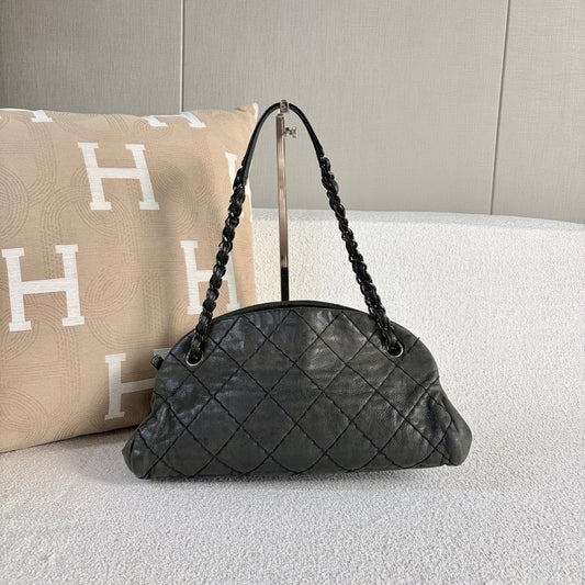 Chanel - Quilted Bowling Bag - Cowhide leather - Grey - (medium)