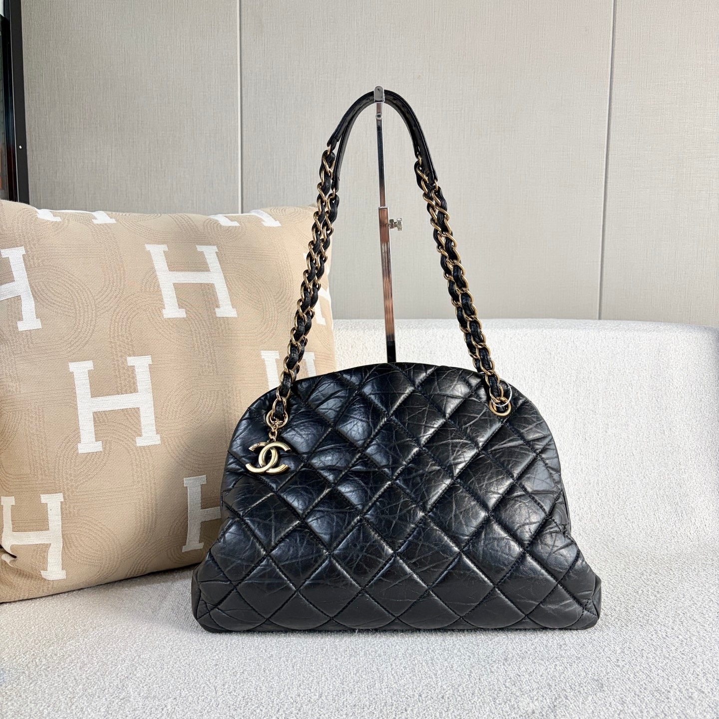Chanel - Quilted Bowling Chain Bag - Oiled wax leather - Black - (medium)