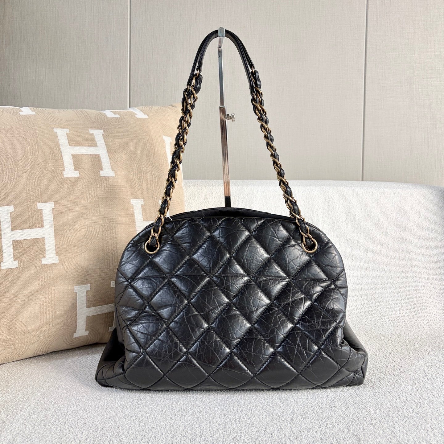 Chanel - Quilted Bowling Chain Bag - Oiled wax leather - Black - (medium)