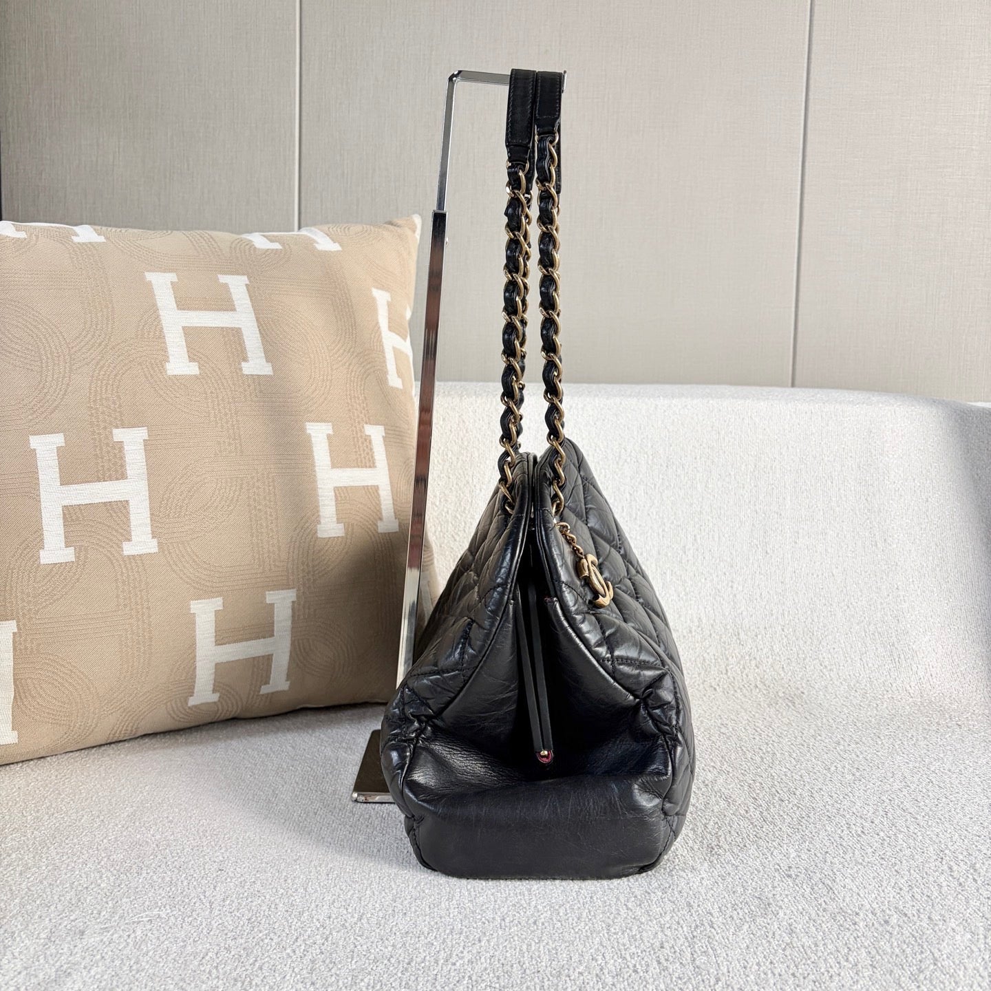 Chanel - Quilted Bowling Chain Bag - Oiled wax leather - Black - (medium)
