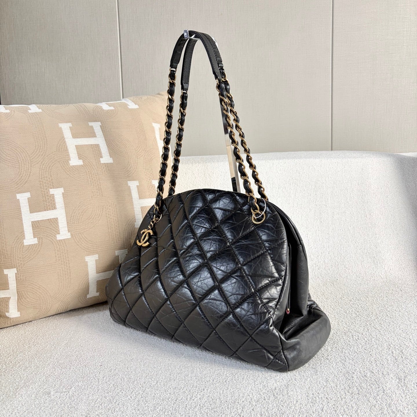 Chanel - Quilted Bowling Chain Bag - Oiled wax leather - Black - (medium)