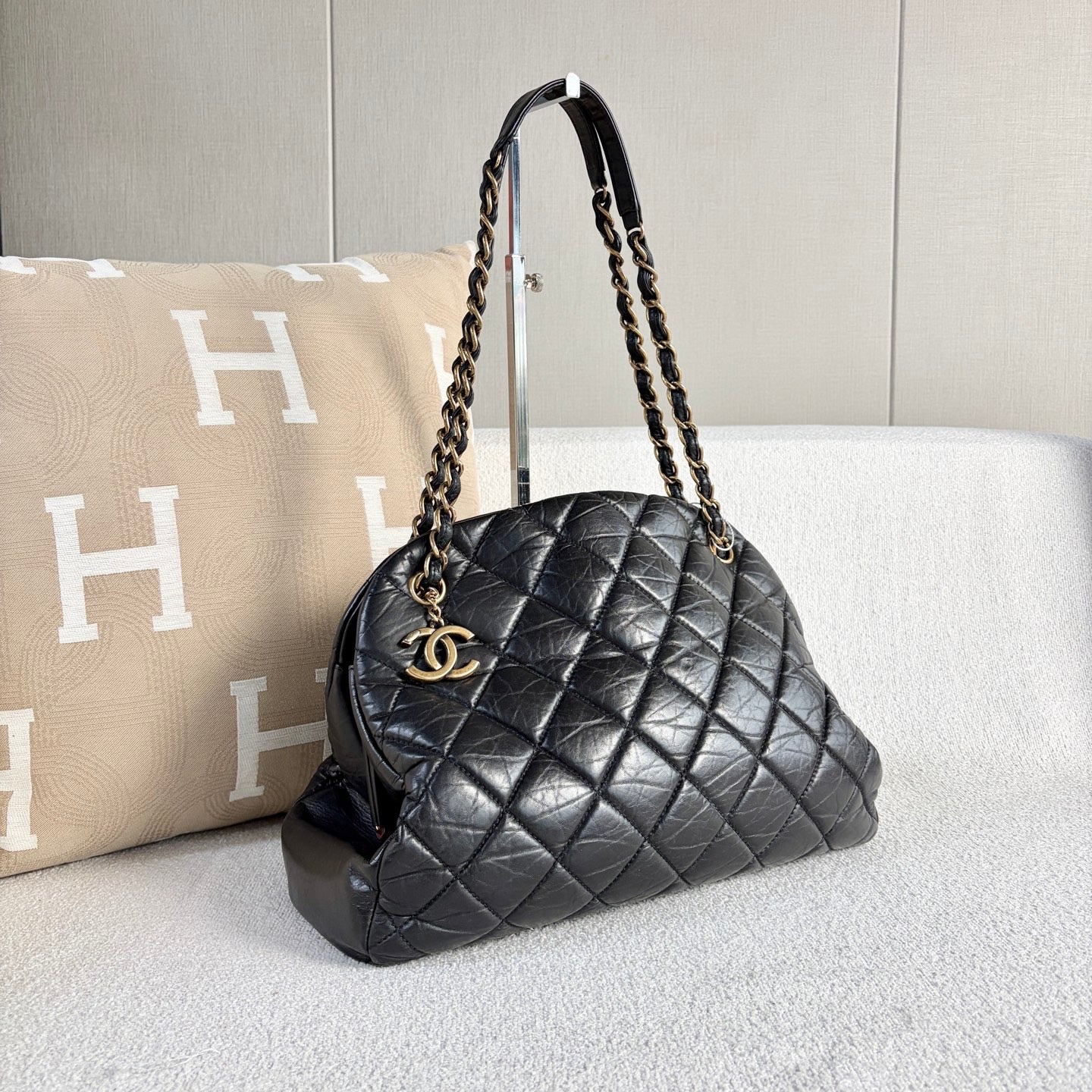 Chanel - Quilted Bowling Chain Bag - Oiled wax leather - Black - (medium)
