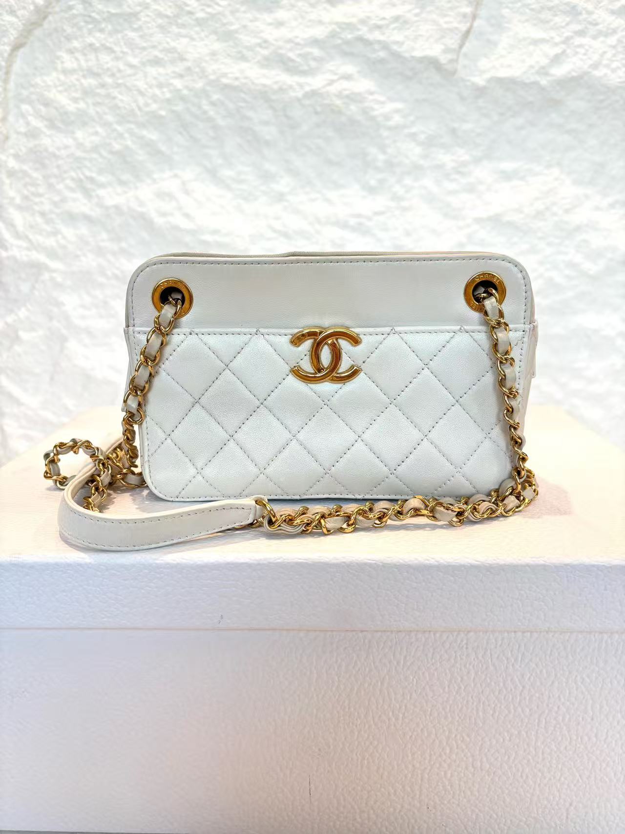 Chanel - Quilted Camera Flap Bag - Lambskin leather - White - (small)
