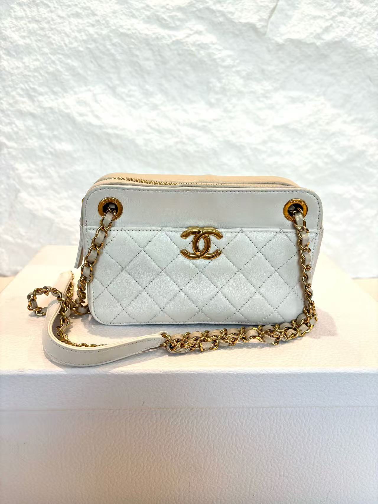 Chanel - Quilted Camera Flap Bag - Lambskin leather - White - (small)