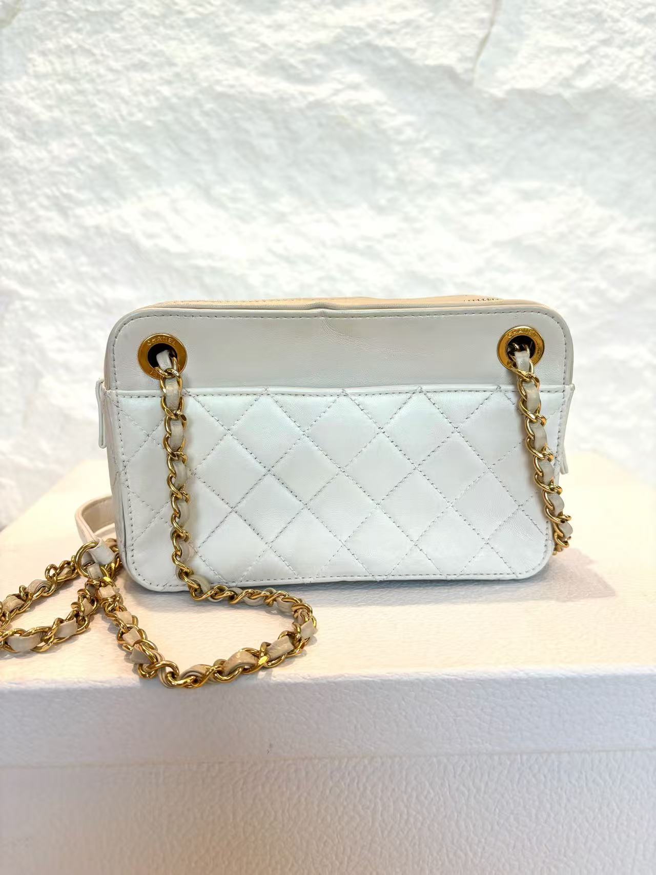 Chanel - Quilted Camera Flap Bag - Lambskin leather - White - (small)