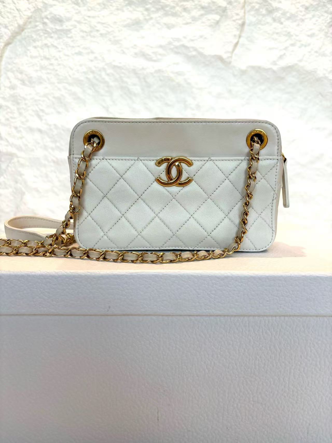 Chanel - Quilted Camera Flap Bag - Lambskin leather - White - (small)